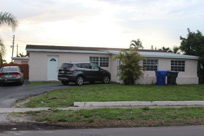 Building Photo - 700 N 70th Ave