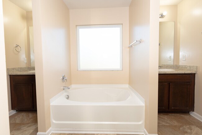 Building Photo - 4632 Southwind Rd