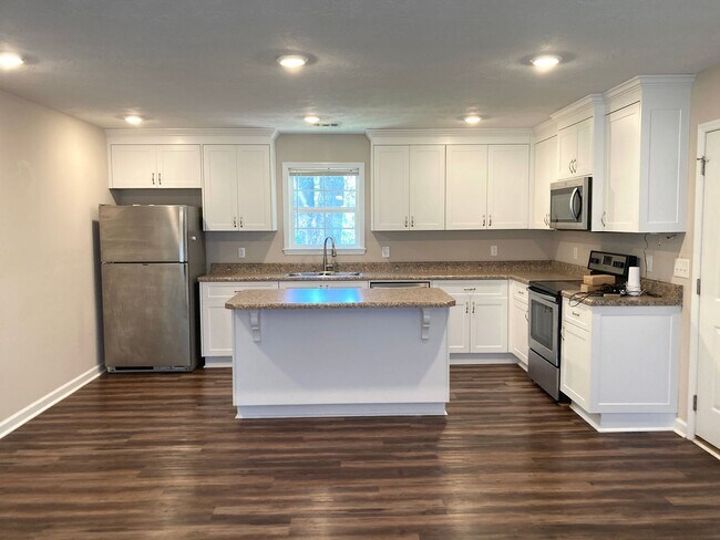 Building Photo - Charming 3 bed, 3 bath Home in Prime Augusta Location