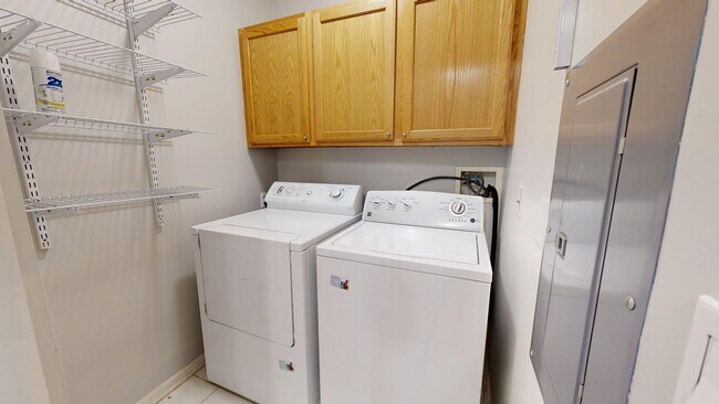 Building Photo - 2718 S Knightsbridge Cir
