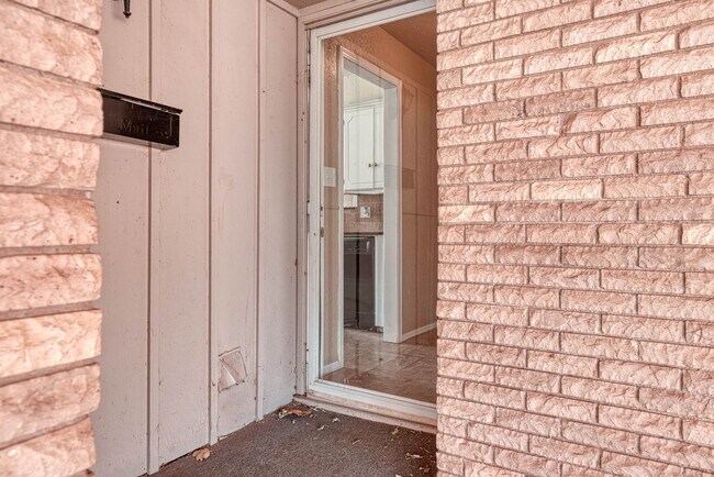 Building Photo - 204 Vickie Dr