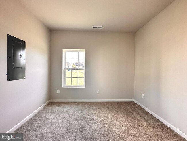 Building Photo - 526 Parkland Dr