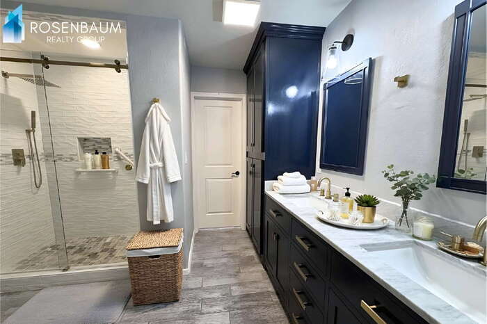 Building Photo - 2030 W Carson Rd