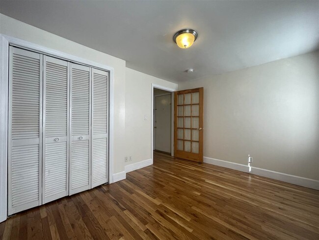 Building Photo - 204 Christopher Columbus Dr