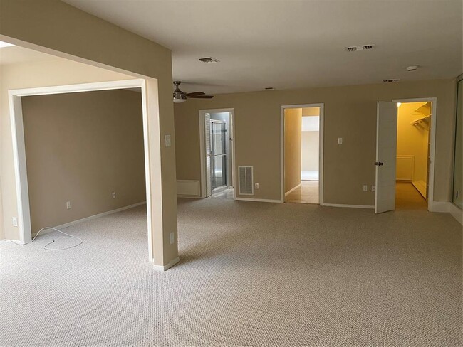 Building Photo - 12625 Memorial Dr