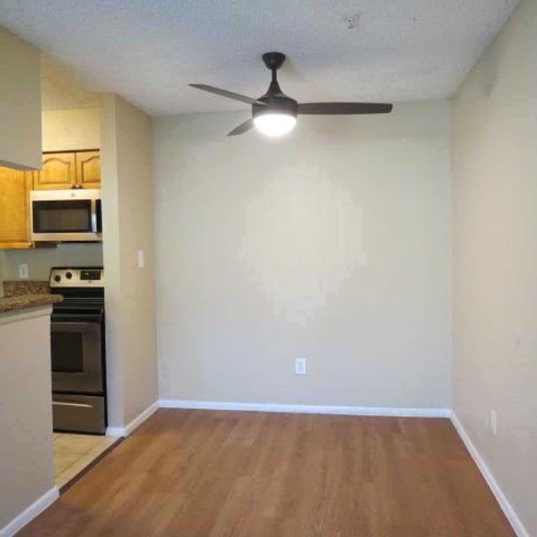 Building Photo - Altamonte Springs 1/1 condo in Gated Commu...