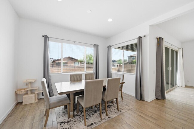 Building Photo - 4323 N 92nd Dr