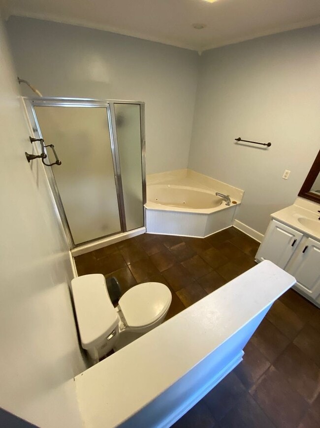 Building Photo - 2615 Cooper Ave