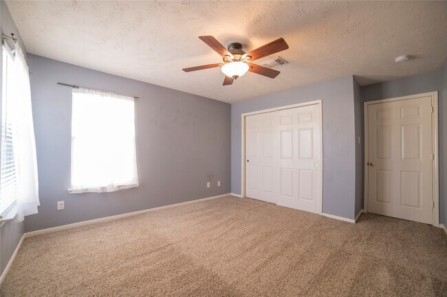 Building Photo - 10035 Magnolia Way