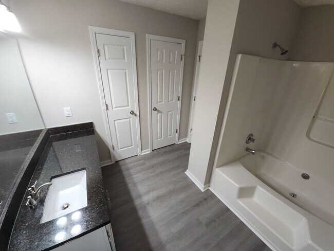 Building Photo - 3-Bedroom, 2.5-Bath Home in Desirable Lith...