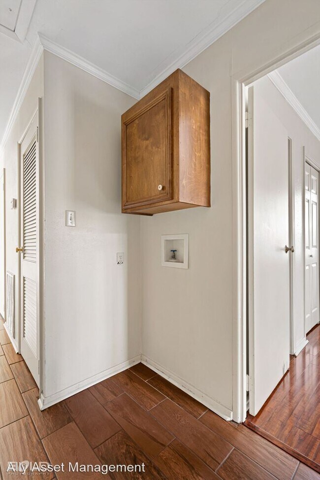 Building Photo - 3 br, 1 bath House - 2838 Smithfield Road