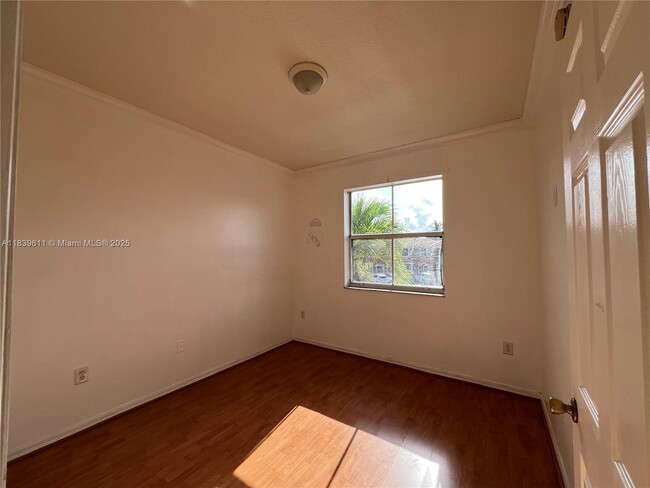 Building Photo - 6202 NW 115th Pl