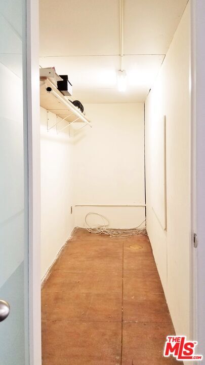 Building Photo - 215 W 7th St