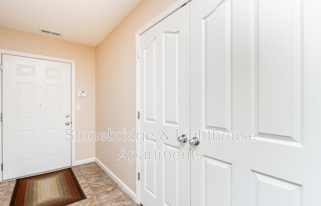 Building Photo - 201 Stonebench Cir