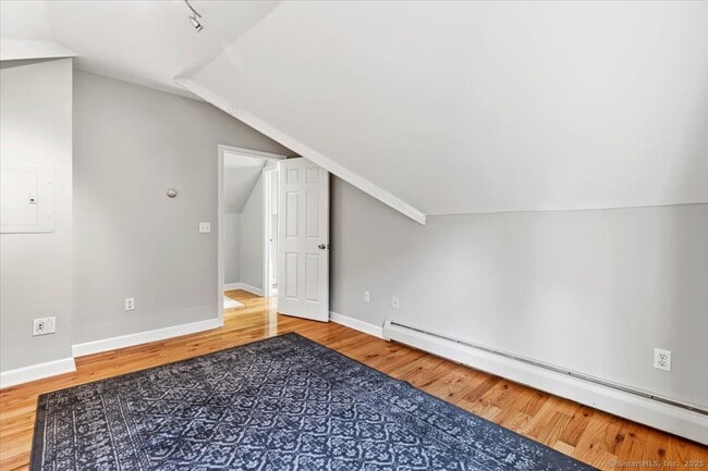 Building Photo - 136 Nash St