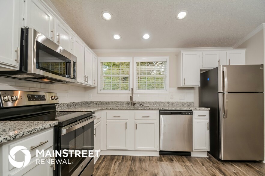 Building Photo - 617 E Walnut Ave