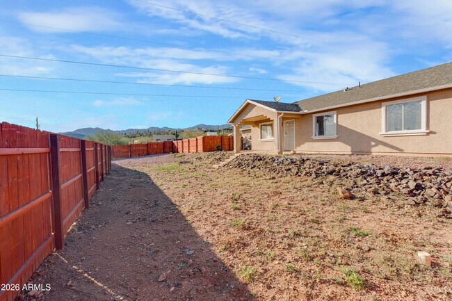 Building Photo - 33665 S Incline Dr