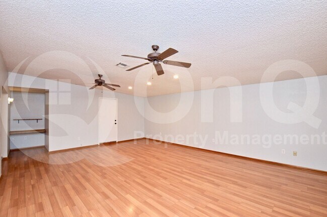 Building Photo - 6212 S Taylor Dr