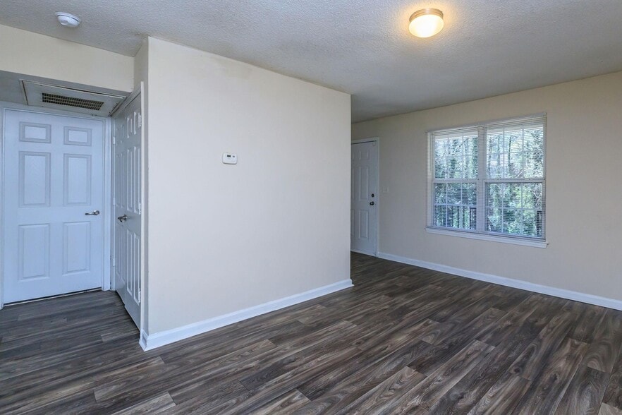 Building Photo - Village at the Creek Apartments