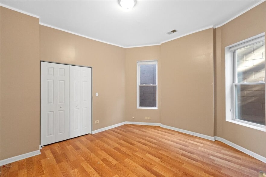 Building Photo - 4404 S Prairie Ave