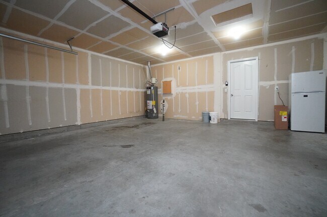 Building Photo - 16274 Silver Creek Ave