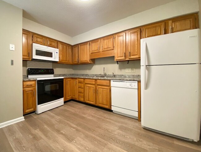 Building Photo - Quiet Neighborhood  3 bedroom, 2 bath, 1 c...