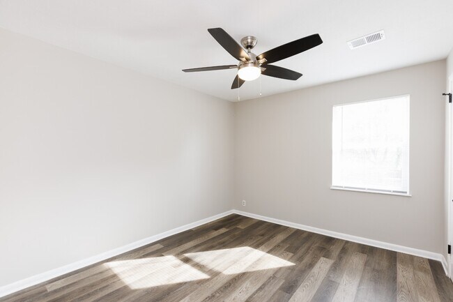 Building Photo - 3223 Alpine Ave