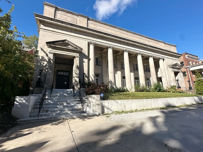 Primary Photo - 4840 S Dorchester Ave