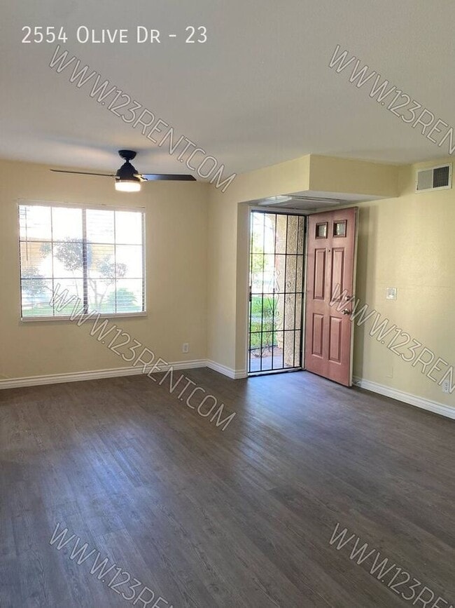 Building Photo - 2554 Olive Dr