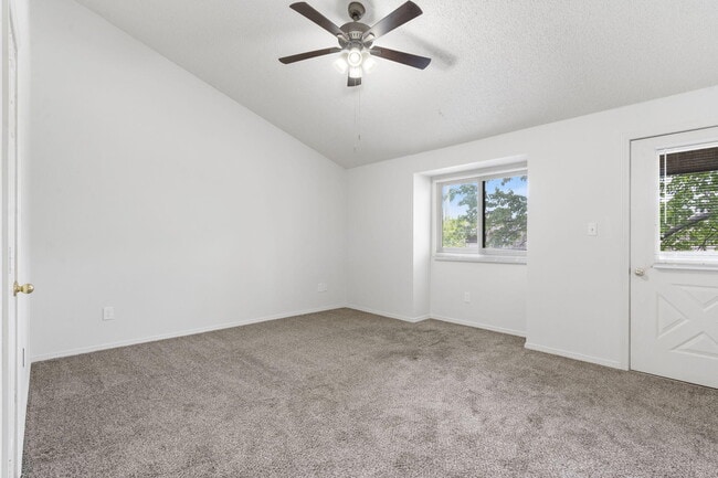 Building Photo - 1711 E Walnut Lawn St