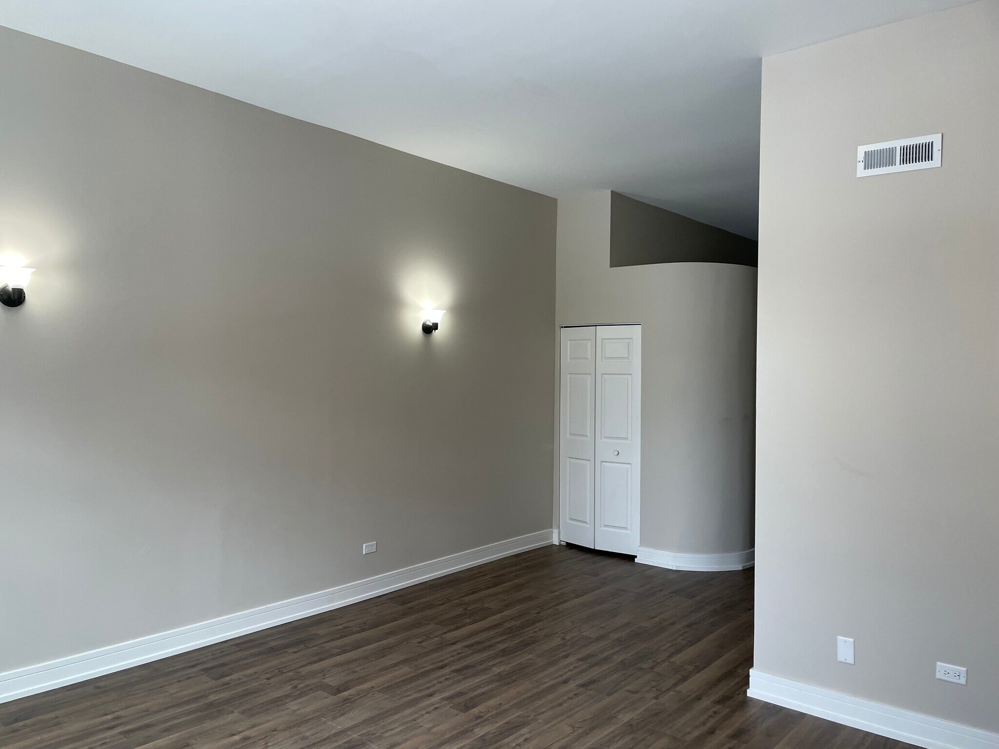 Building Photo - 4407 S Wallace St