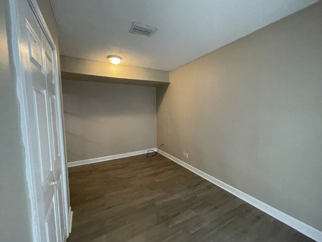 Building Photo - Home For Rent