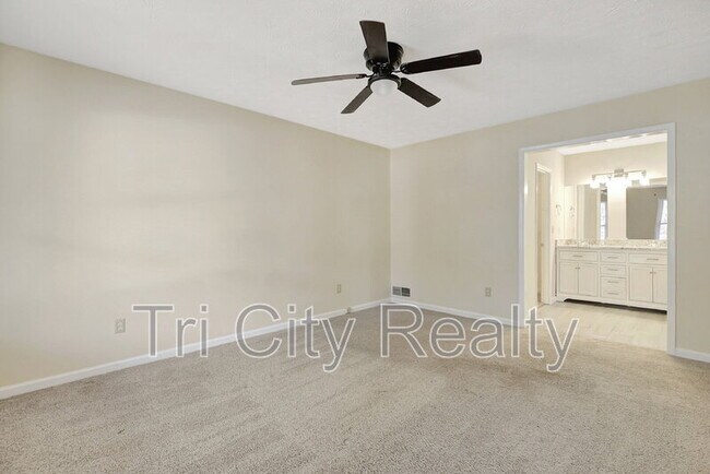 Building Photo - 216 Shadowood Ln