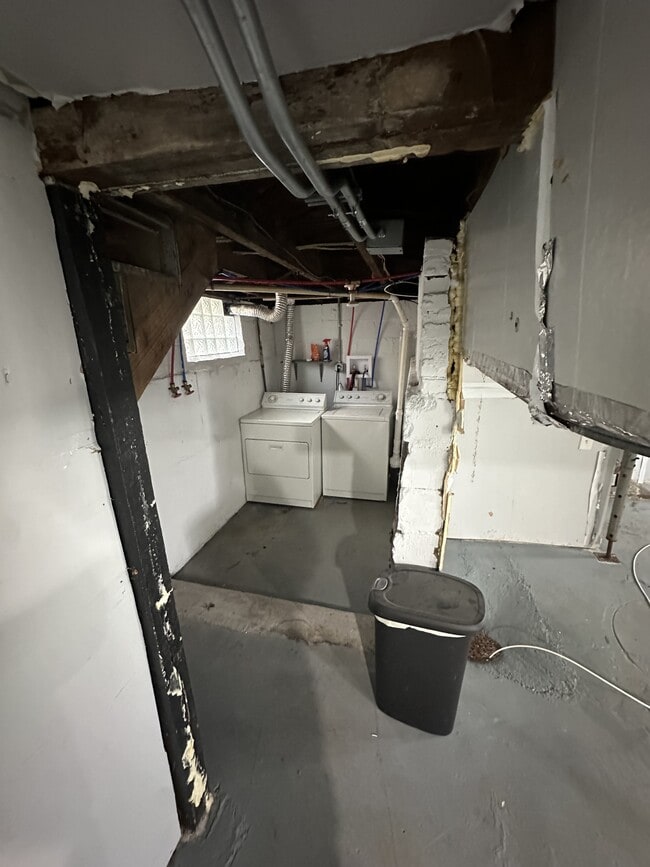 Building Photo - 1023 Bement St