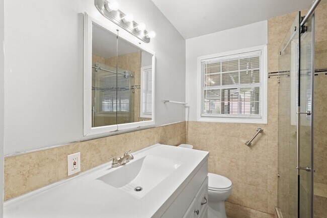 Building Photo - 5966 Doulton Dr