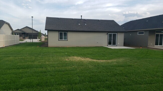 Building Photo - Brand New 3Bedroom Home!