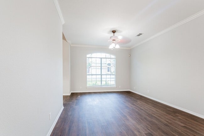 Building Photo - 6107 John Chisum Ln