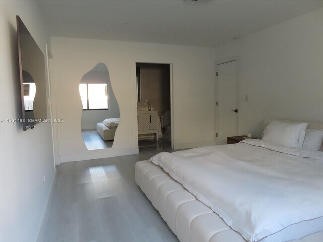 Building Photo - 260 187th St