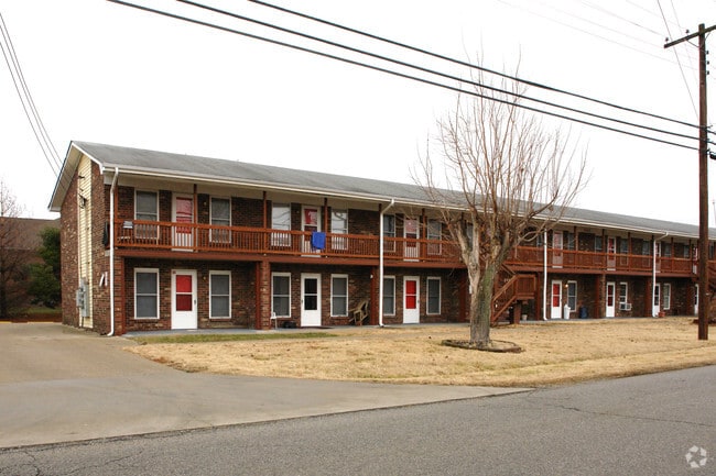 Primary Photo - Feyhurst Apartments