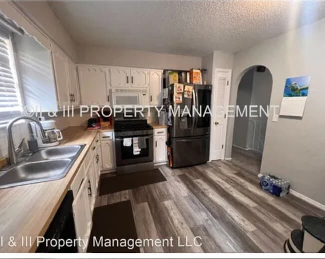 Building Photo - 15921 W 129th St