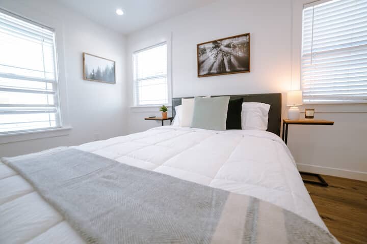 Building Photo - 5648 Berkshire Dr