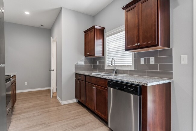 Building Photo - 1/2 OFF 1ST MONTHS RENT!!! NEW LUXURY 3 BE...