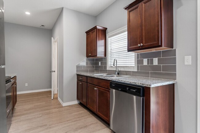 Building Photo - 1/2 OFF 1ST MONTHS RENT!!! NEW LUXURY 3 BED 2.5 BATH TOWNHOUSE!!!