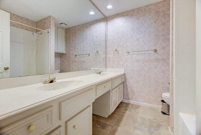 Building Photo - 3647 Marywood Dr