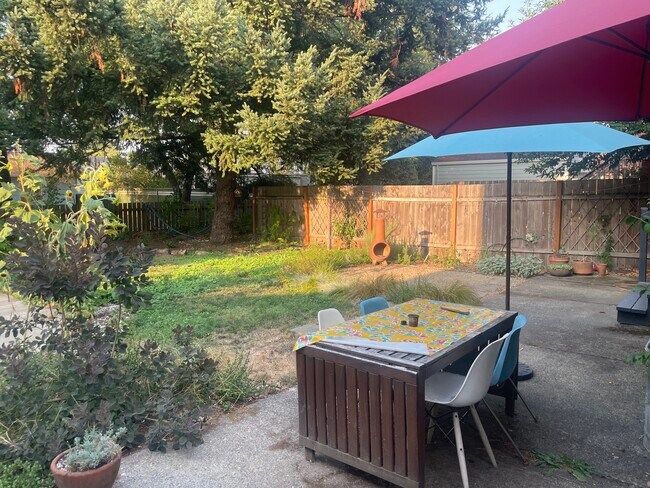 Building Photo - 6123 SE Harold St