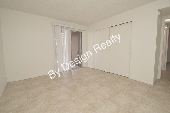Building Photo - Updated 2 Bed 1 Bath Duplex with Fresh Paint, Ductless Heating/Cooling and Private Yard