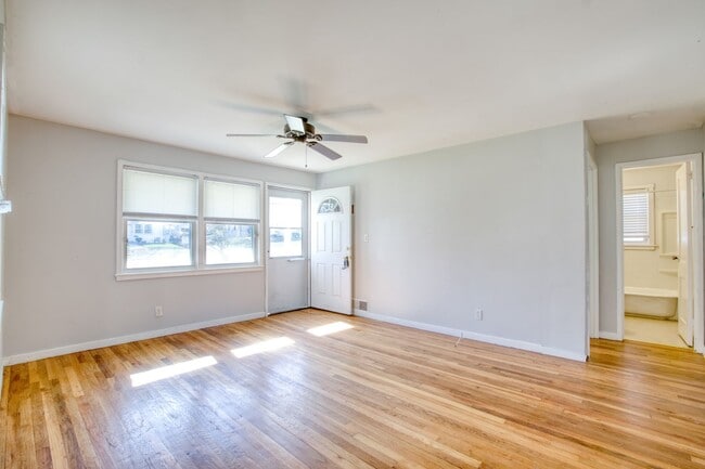 Building Photo - 3 Bedroom Single Family Rental - Fenced in yard