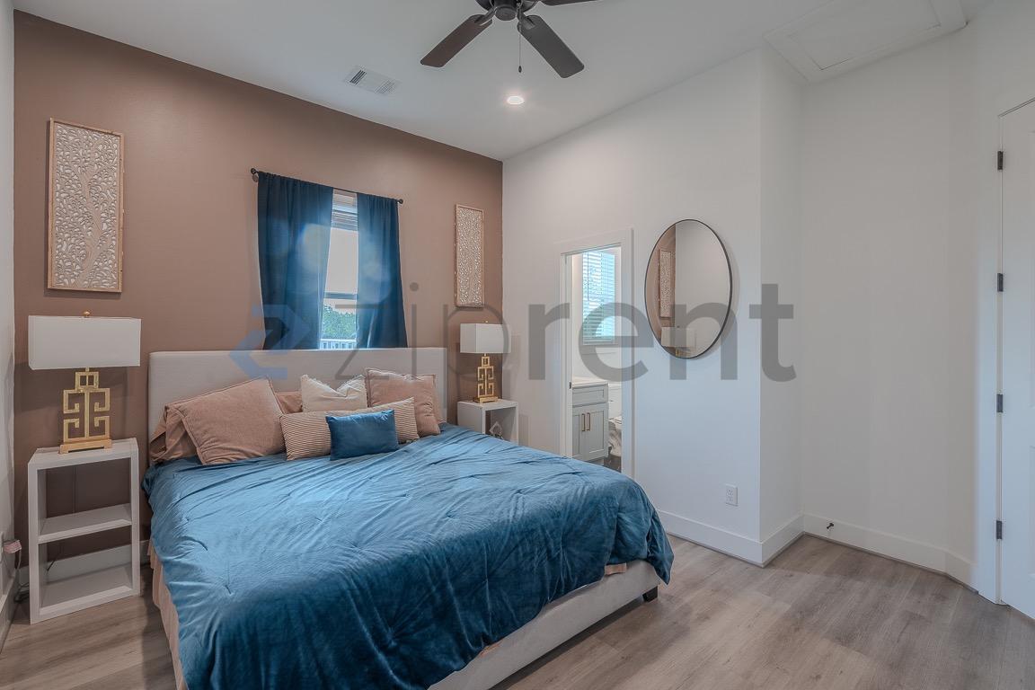 Building Photo - Unit B