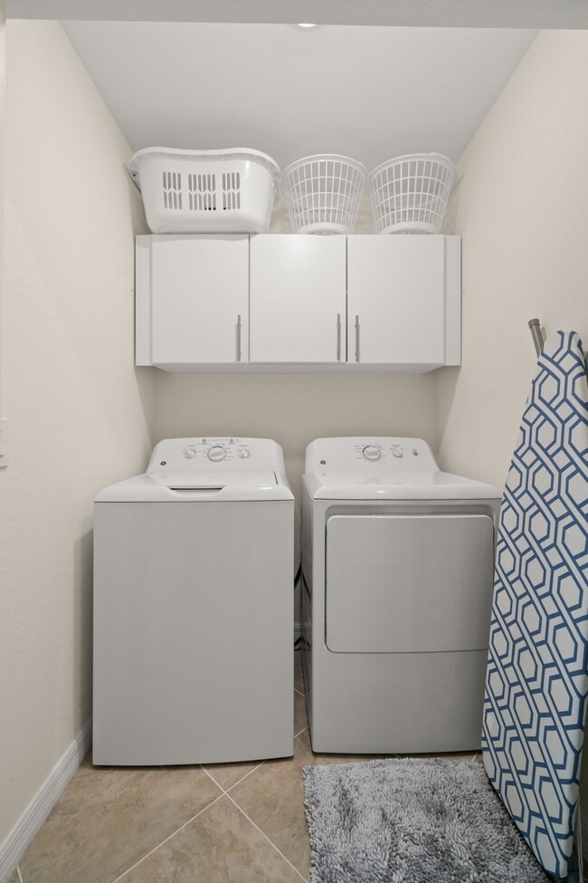 Building Photo - Fully Furnished Condo For Rent in Bradenton!