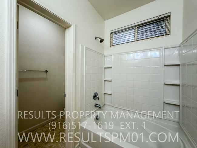 Building Photo - Gorgeous 3 Bedroom Home! A Must See!